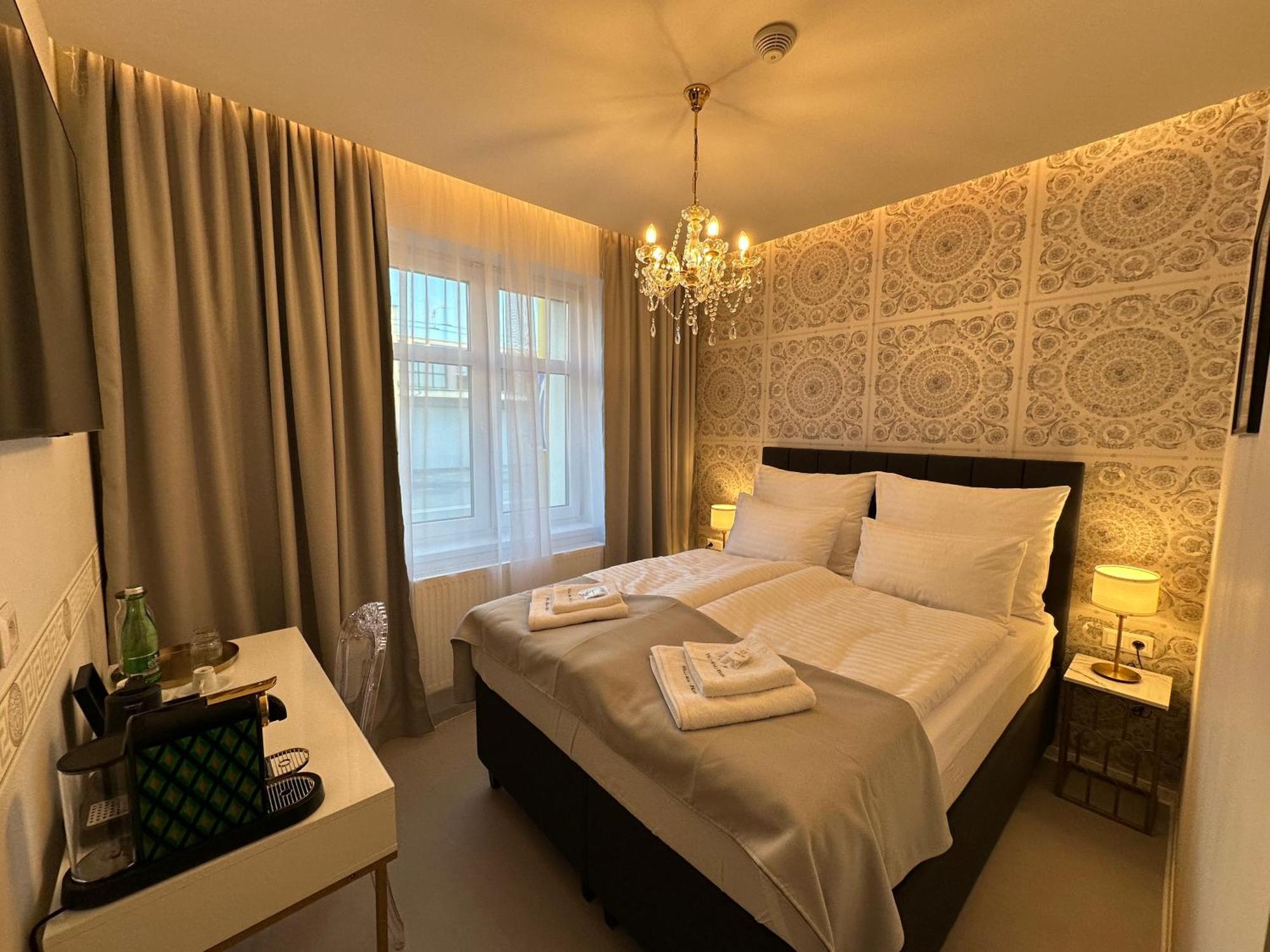 Villa Mala Praha Experience In The Center Of Жилина Екстериор снимка