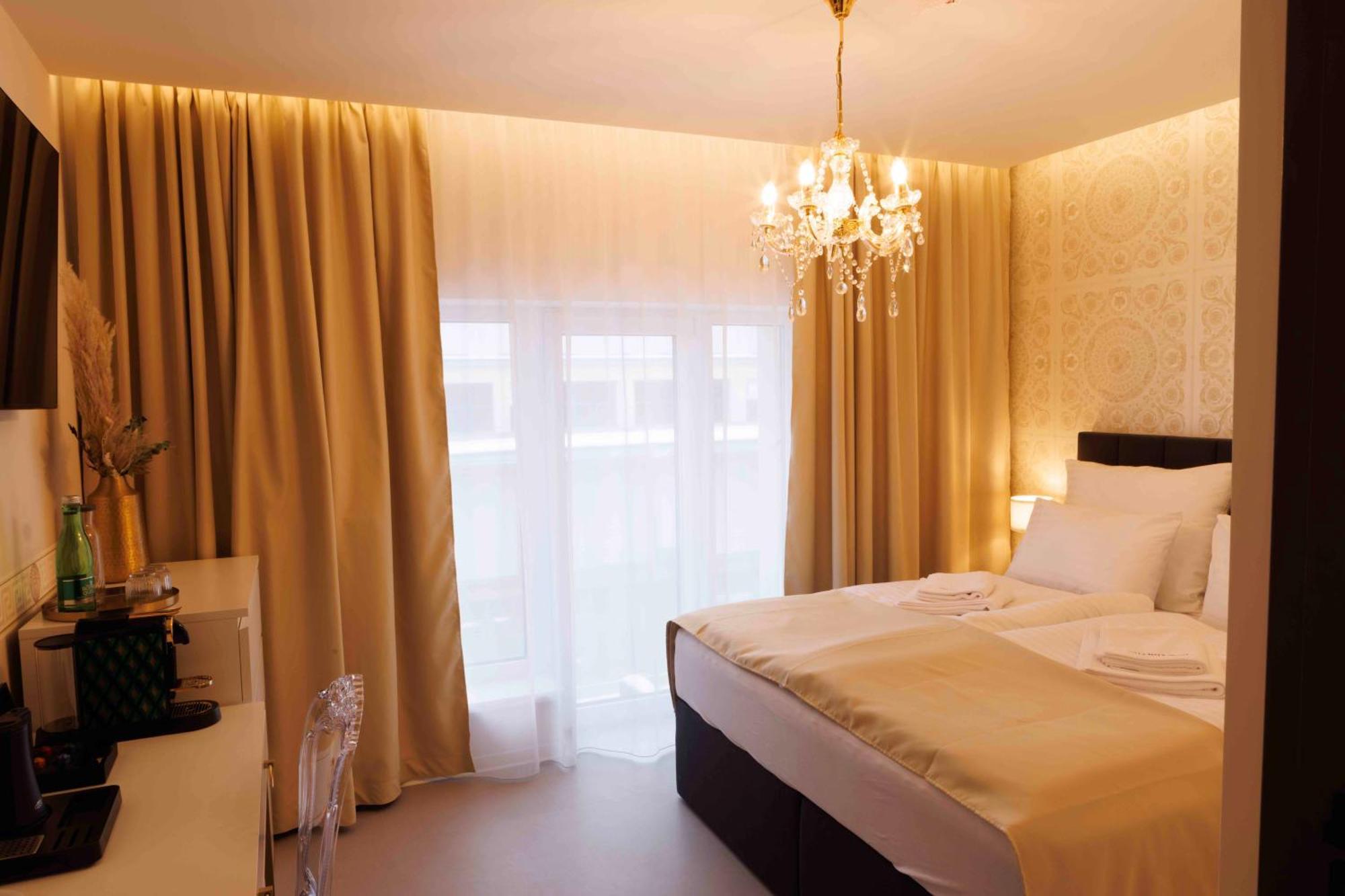 Villa Mala Praha Experience In The Center Of Жилина Екстериор снимка
